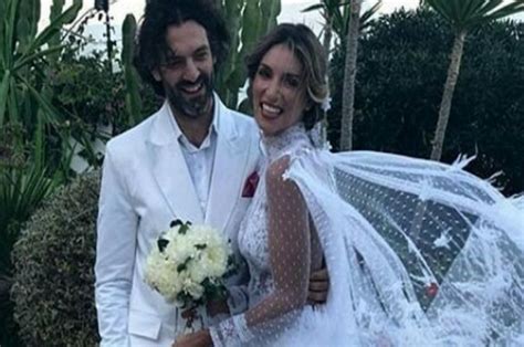 Η αθηνά οικονομάκου έχει βρει όπως όλα δείχνουν τον άντρα της ζωής της στο πρόσωπο του η αθηνά οικονομάκου «ανέβασε» μια φωτογραφία του συντρόφου της στο instagram γράφοντας. Αθηνά Οικονομάκου: Δείτε ποιά γαμήλια φωτογραφία της ...