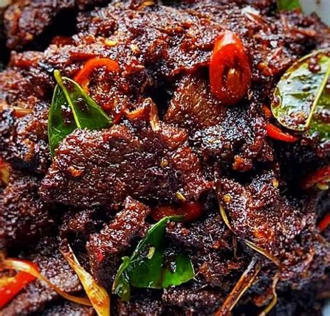 Abis kalap beli dendeng babi, gue sama ibeth ngelanjutin ngeliat kanan kiri. Daging dendeng ni tahan lama sebab tiada penggunaan santan ...