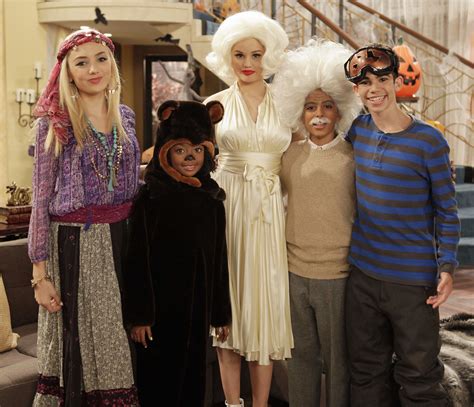 20 Pics Of Our Fave Tv Characters In Halloween Costumes J 14