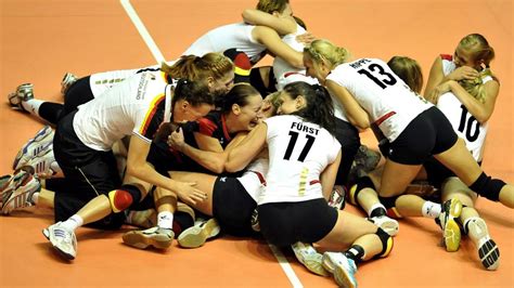 Sieg Gegen Italien Deutsche Volleyballerinnen Erreichen Em Finale Welt