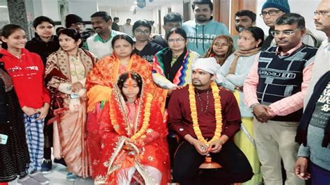 Bihar Marriage In Hospital Married Front Of Sick Mother Admitted Icu Icu में एडमिट बीमार मां