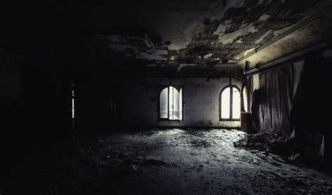 15 Eerie Photographs Of Dark Abandoned Decaying Rooms Photography