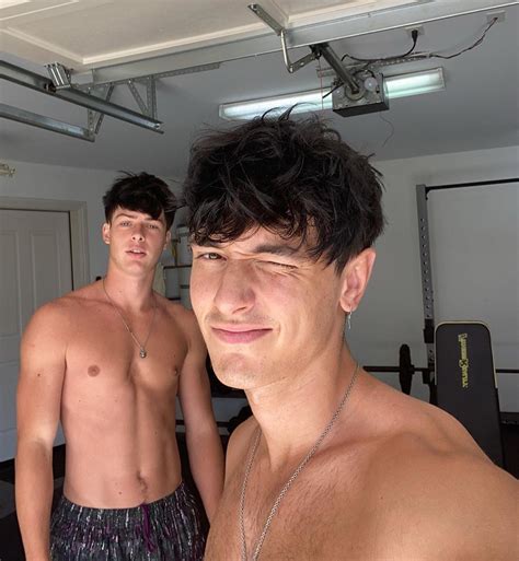 Bryce Hall y otras estrellas de TikTok están enfrentando una reacción después de asistir a una