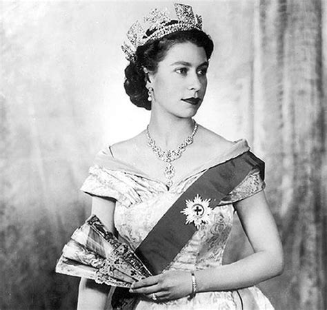 Un día como hoy hace más de décadas Isabell II se convirtió en Reina