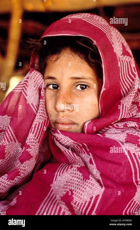 Tuareg Girl Desert Village Close To Timbuktu Mali Stock Photo Alamy