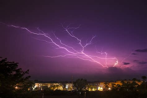 12 Awesome Lightning Photos Weird And Wonderful News Library