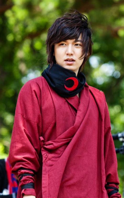 His family consists of his mother, father, and one older sister. KOREAN DRAMA: Lee Min Ho at Faith The Great Doctor Behind ...