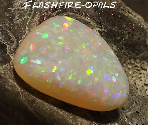 Australian opal, jewellery from around the world. 12,6ct. GEM CLASS OLYMPIC FIELD SOLID OPAL BRILLIANTE ...