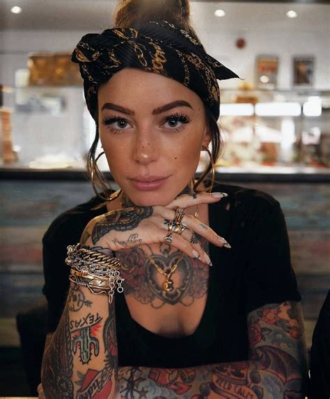 𝖘𝖆𝖒𝖒𝖎 On Instagram “waiting For My True Love 🌮 🌮🌮” Girl Tattoos Hippie Style Hippie Girl