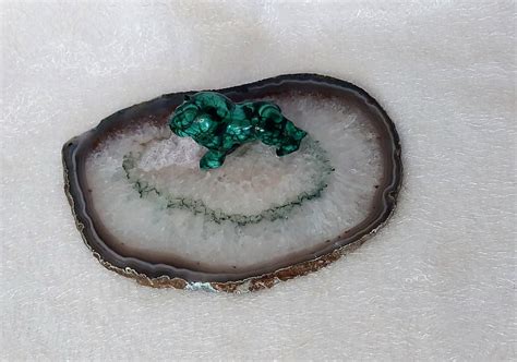 lâmina de Ágata com cristal de rocha e inserções verdes 623