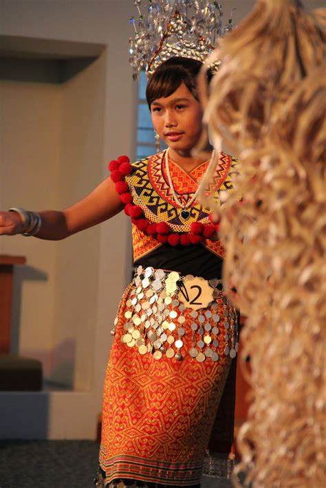Agong, permaisuri zahir ucapan selamat hari gawai. 宣扬圣经圣洁，更新转化国家: 原住民庆丰收节-Selamat Hari Gawai
