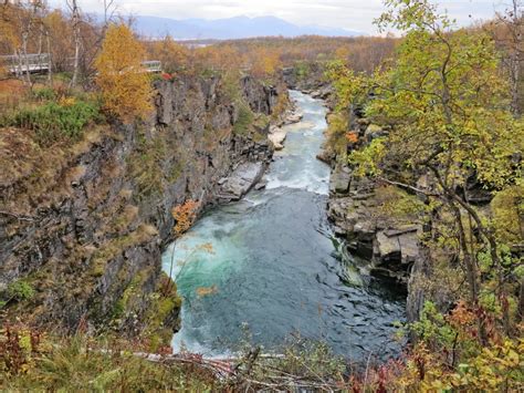 Kungsleden is a hiking trail in northern sweden, approximately 440 kilometres long, between abisko in the north and hemavan in the south. kungsleden_herbst_038 | wildnis-wandern.de