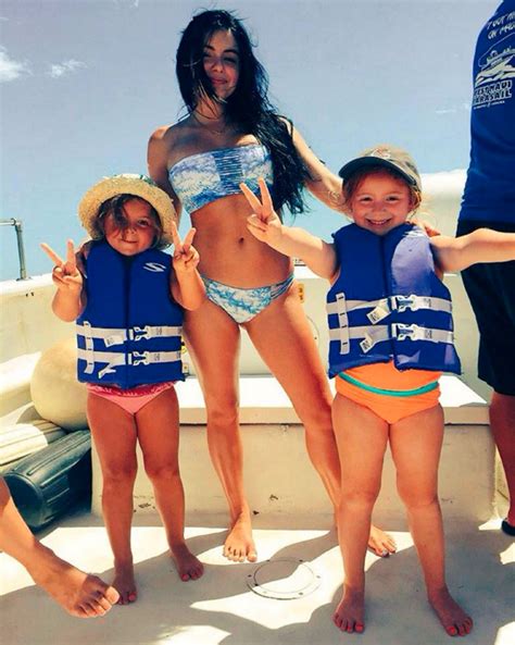 19 of the most totally amazing body shaming clap backs of 2015 ariel winter swimsuit ariel