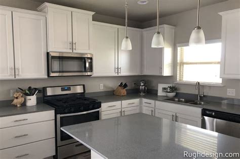 Light Gray Kitchen Cabinets Wall Color Ideas - Should kitchen cabinets be lighter or darker than walls? 7 designer ways to get it right