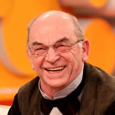 De wikipedia, la enciclopedia libre. Kiköpött az apja ezen a fotón Bodrogi Gyula fia, Ádám ...