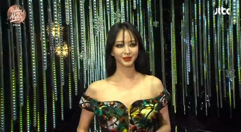 She made her acting debut in the sitcom nonstop 4 (2003), and has since played leading roles in television dramas such as couple or trouble (2006), tazza (2008). 한예슬 코피어싱 '화제'되는 이유…"여자 연예인 최초 ...