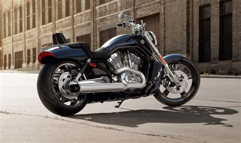 2013 Harley Davidson V Rod Muscle Shows Awesome Brawn