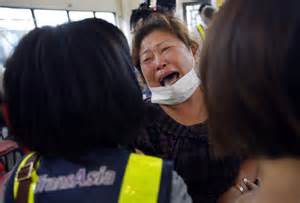 Taiwan Plane Survivor Crawls Out Phones Dad Daily Mail Online