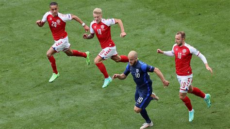 Der dänische mittelfeldstar von inter mailand kollabierte während des spiels. Schock bei EM: Dänen-Kicker Eriksen muss wiederbelebt ...