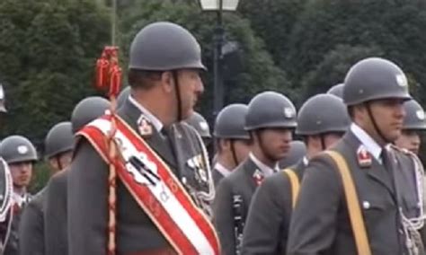 Mazedonien (offizieller name republik makedonien oder auch ehemalige jugoslawische republik makedonien) ist ein binnenland in südeuropa. Österreich bietet Mazedonien Soldaten zur Grenzsicherung ...