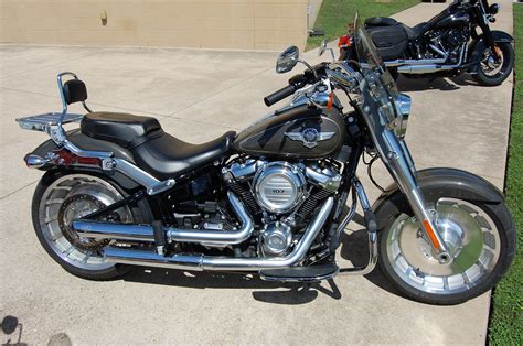 Check fat boy 114 specifications, mileage, images, 2 variants, 4 colours and read 59 user reviews. Pre-Owned 2018 Harley-Davidson FLFB Fat Boy