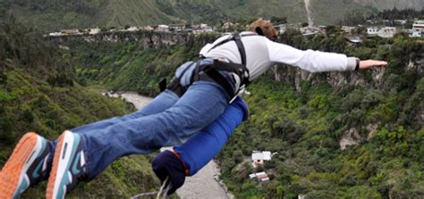 Baños de agua santa es la única ciudad en el ecuador apta para practicar varios deportes de aventura tales como: DEPORTES EXTREMOS EN EL ECUADOR
