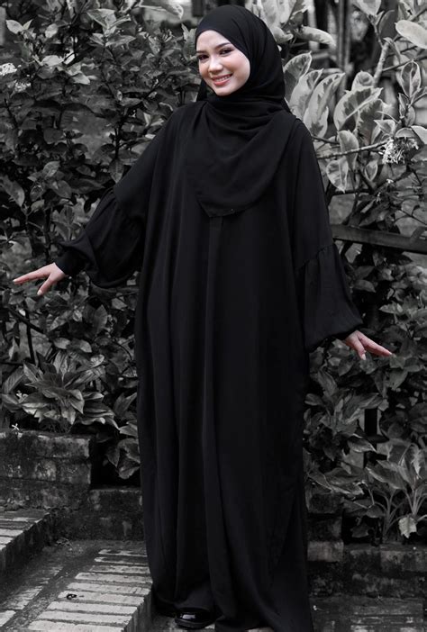 Nyla Dress In Black Diyana Halik