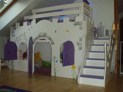 Die entscheidung für das richtige kinderhochbett ist nicht einfach, aber mit uns treffen sie die richtige! Mädchen Hochbett außergewöhnlich | Kinder bett, Kinder ...