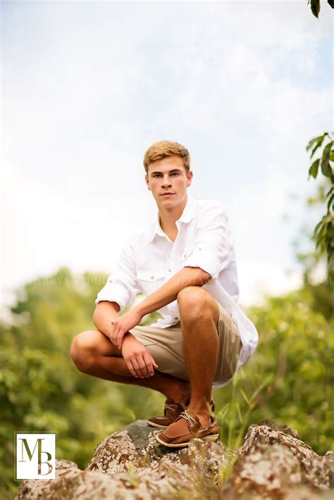 Senior Guys Posing Guide And Tips Senior Picture Poses Senior Pictures