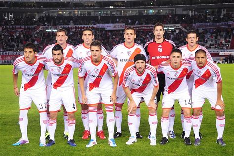 En que estan hoy los jugadores de belgrano que estuvieron en la promocion con river de 2011 mundo d. Ficheiro:Riverplate-clausura2011.jpg - Wikipédia, a ...