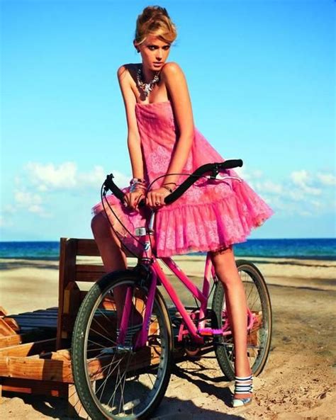 inside i ll feel like that bicycle chic pink bicycle bicycle girl girls on bike cycling