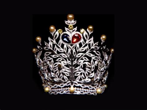 The First Miss Universe Philippines Crown Was Made By Women 0ea