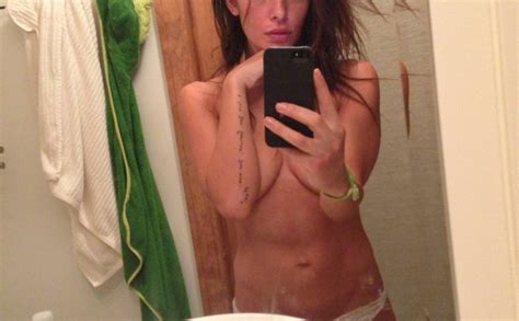 Sarah Shahi Nude Leaked Selfie In The Bathroom Hot Nude Celebrities Sexy Naked Pics