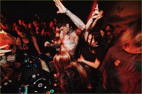Noah Cyrus Takes The Stage For Surprise Dj Set At Emo Nite Photo