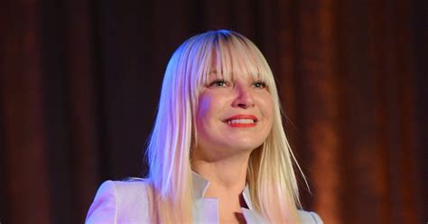 Sia Refuses To Show Her Face In New Meet And Greet Pics And We Need To