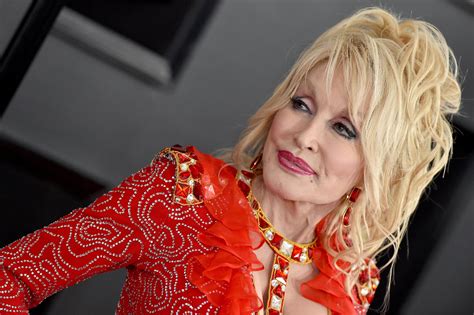 dolly parton s wigs country star explains why she wears them