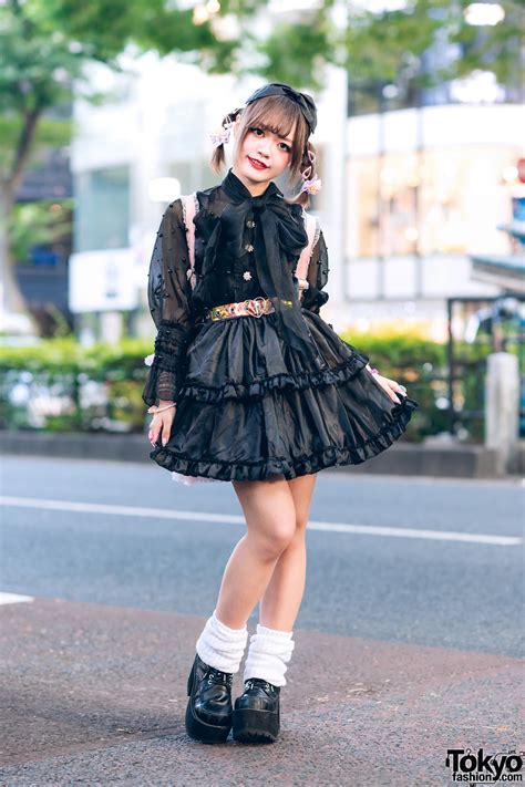 Tokyo Fashion Japanese Gothic Looks By 17 Year Old Remon And 20 Year Old Yunyun On The Street In