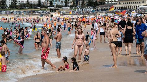 Heatwave Beaches Packed After Hottest November Night Since 1967 Au — Australias