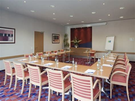 Durch die exzellente anbindung zur autobahn a5, dem internationalen flughafen frankfurt rhein main (13 km) und der innenstadt, ist das hotel der ideale standort für. Holiday Inn Express Köln Mülheim, Tagungshotel in Köln ...