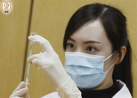政府已向參與「疫苗資助計劃」的醫生額外分配減活噴鼻式流感疫苗及滅活注射式流感疫苗，以供合資格香港居民接種。 請按此了解更多。 請瀏覽 2020年 12月18日／12月3日／10月22日的相關新聞公報。 市民急撤科興疫苗預約 「復必泰」反應遜預期｜即時新聞｜港澳｜on.cc東網