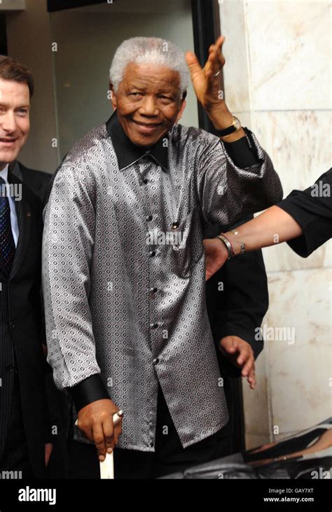 Nelson Mandela Meets Artists For 46664 Concert London Stock Photo Alamy