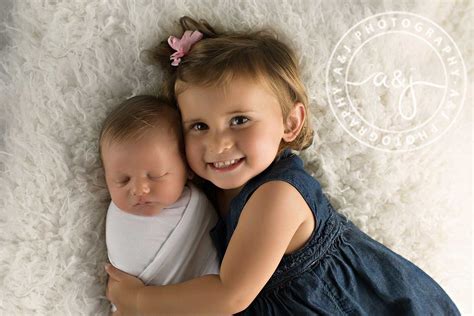 Newborn Photo Siblings Pose Photographing Kids Studio Portraits
