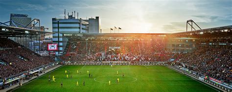 Um den zuständigen staffelleiter zu kontaktieren öffnet das betroffene spiel hier auf fussball.de, klickt auf „falsches ergebnis melden und versendet das. FC St. Pauli - Millerntor Stadion - Fußball Foto Wandbild ...