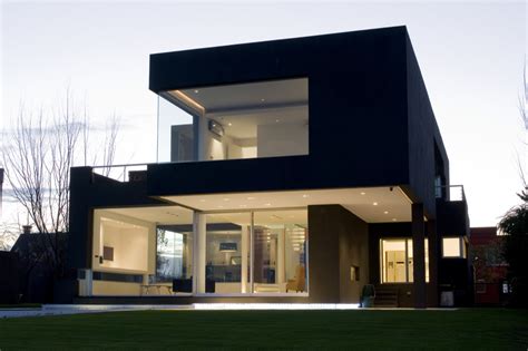 The Black House By Andres Remy Arquitectos Architecture