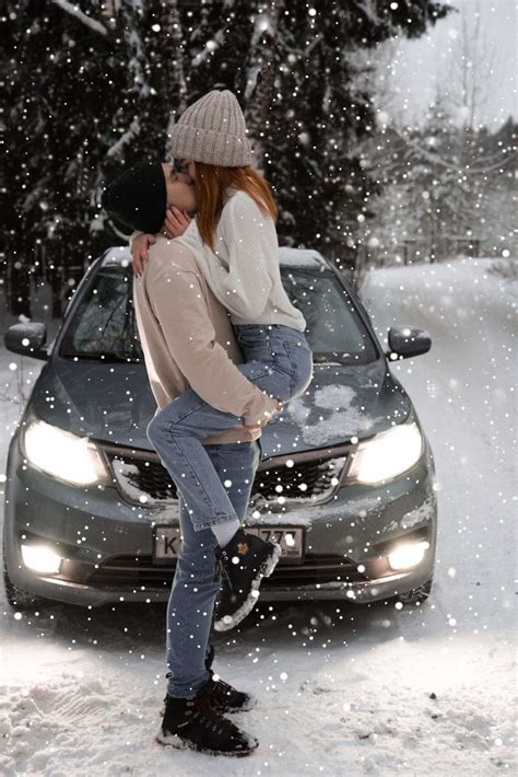 Фотосессия зимой около машины Love Story Зимняя съёмка в лесу