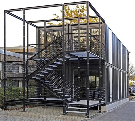 Unsere comma container häuser werden aus hochwertigen rohstoffen errichtet und passen sich durch die große auswahl von fassadenarten, perfekt der von ihnen gewünschten oder bestehenden umgebung an. Container von der Hochsee zur Hochschule - für ...