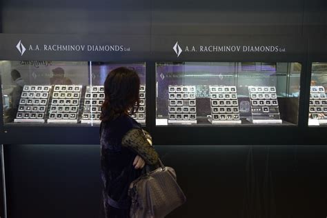 Inaugural International Diamond Gem And Pearl Show Opens Hktdc Media Room