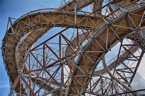 Wieża widokowa na czerniawskiej kopie. Wieża widokowa Sky Walk w Dolni Morava - Spacer w chmurach