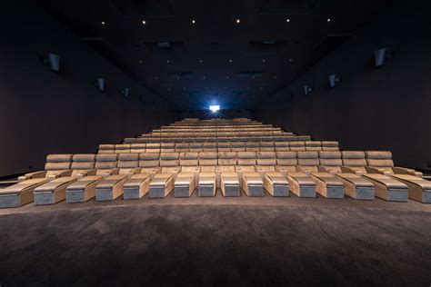 Au Cinéma Pathé Parnasse à Paris Des Sièges Plus Larges Et Des Prix