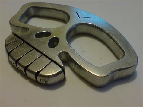 Weaponcollectors Knuckle Duster And Weapon Blog New Skull Knuckle